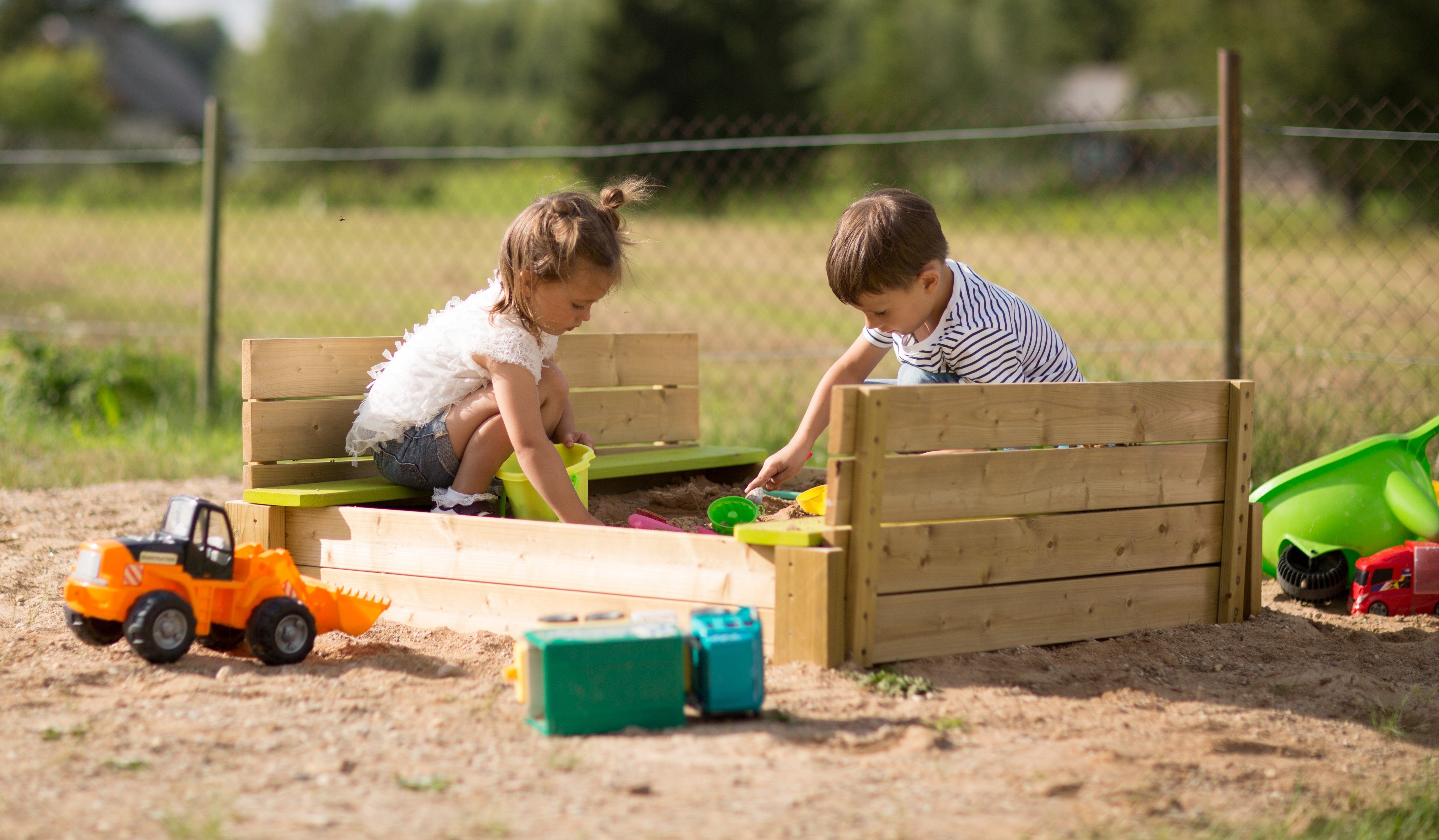 Sandpit with Lid | High Quality Sandpit with Benches | Wooden Sandpit for Kids 