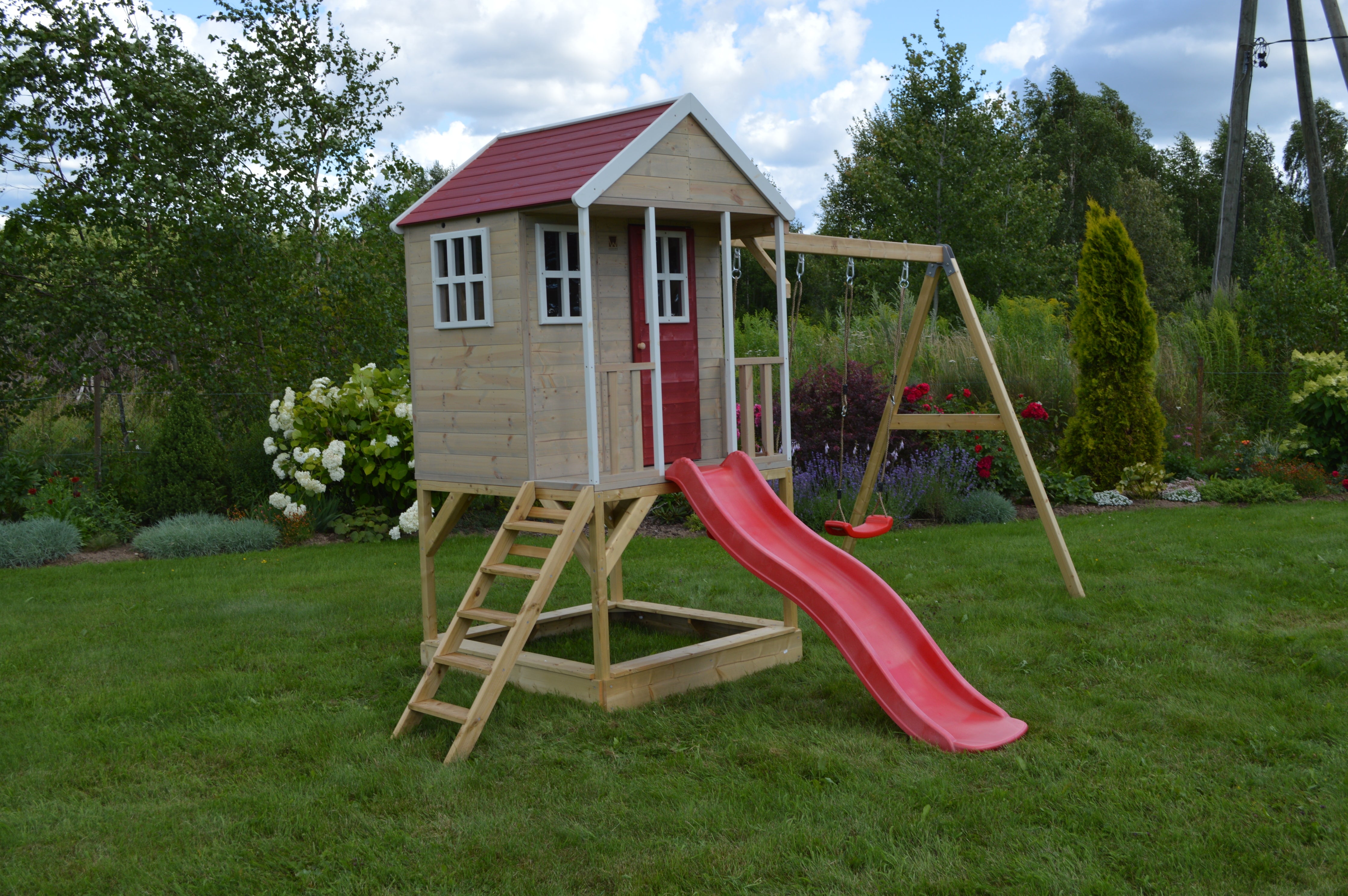 M30R Nordic Adventure House with Platform, Slide and Double Swing