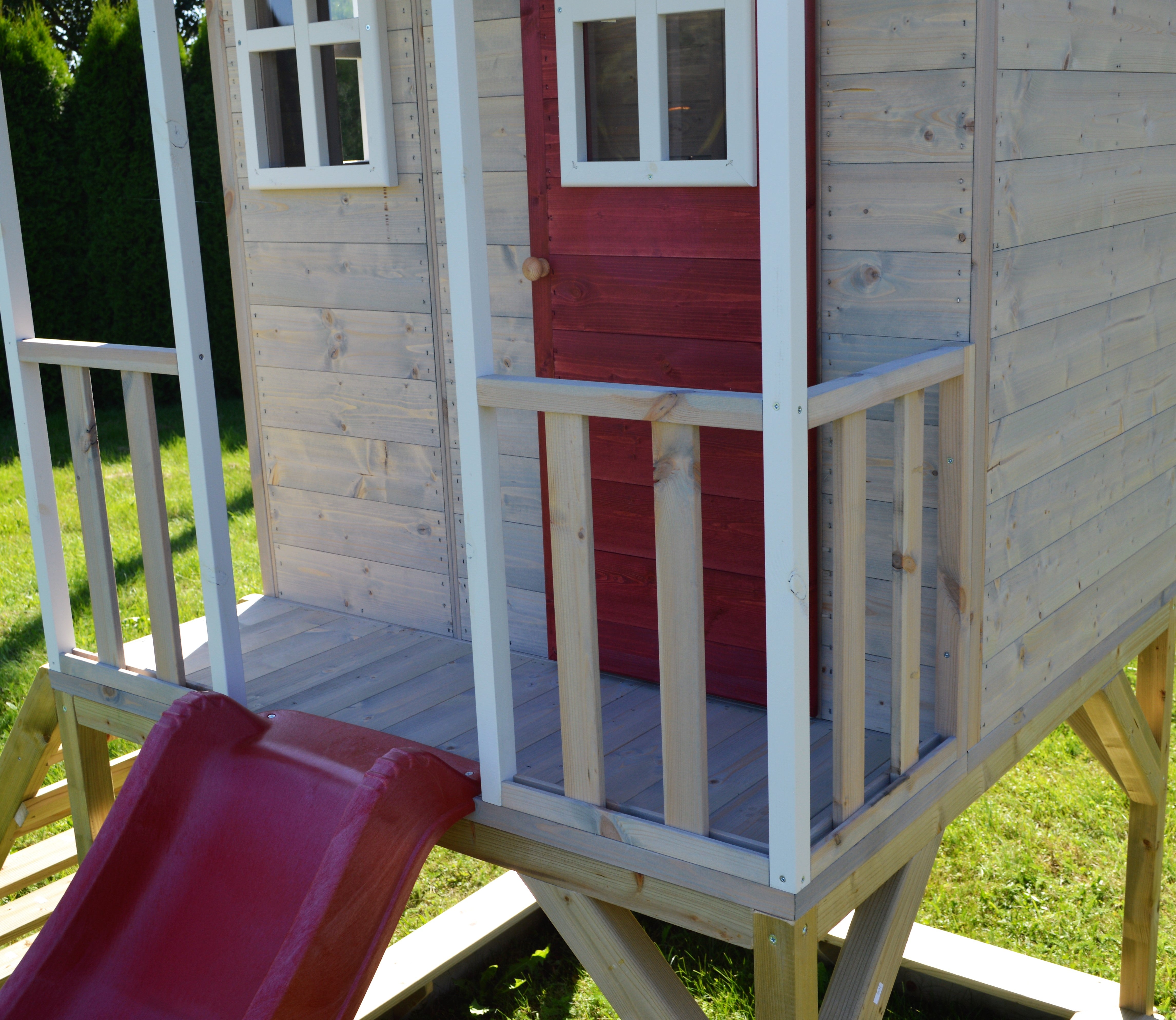 M10R Nordic Adventure House with Platform, Slide and Single Swing