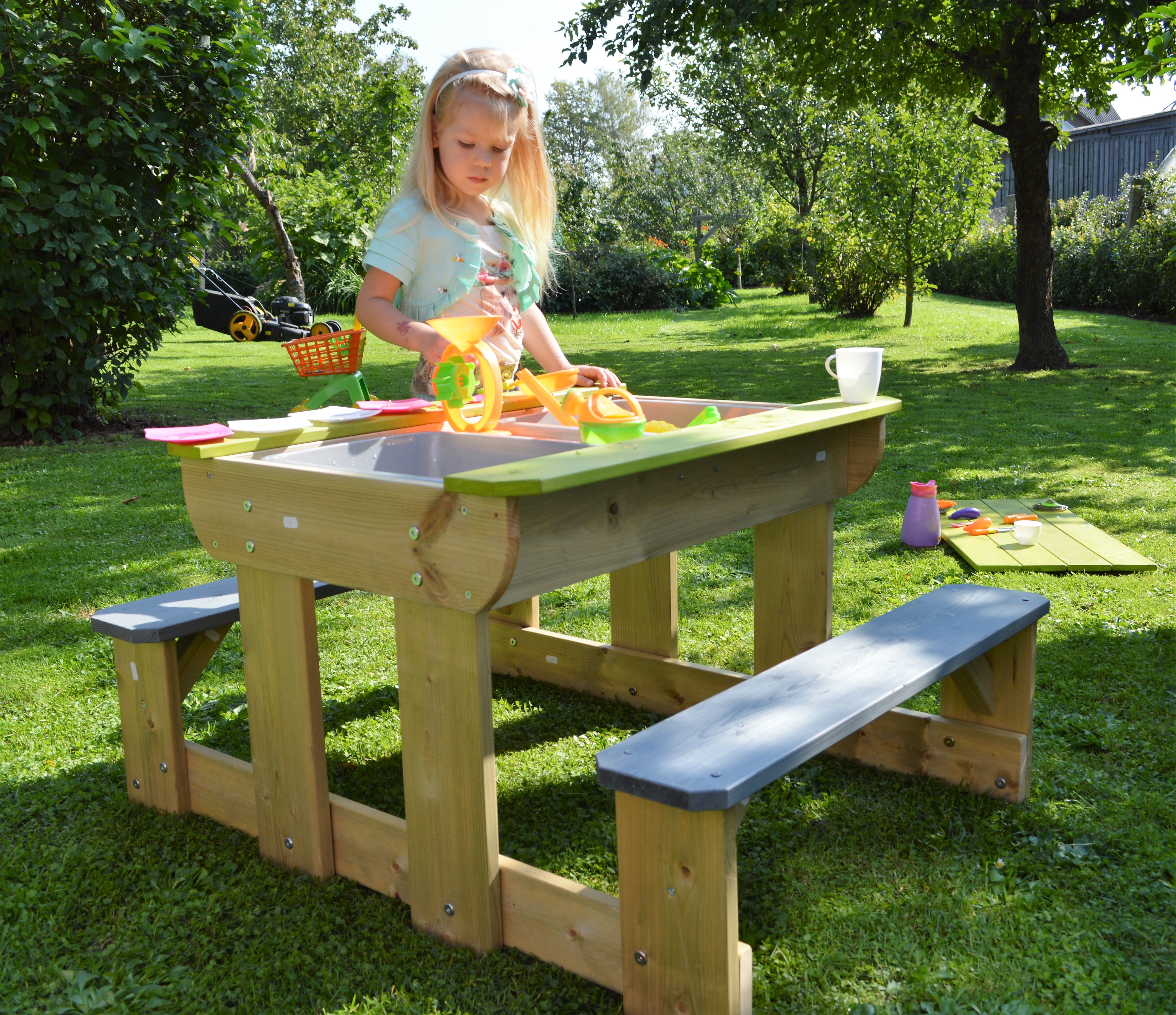 T2 Deluxe Picnic Table with Benches