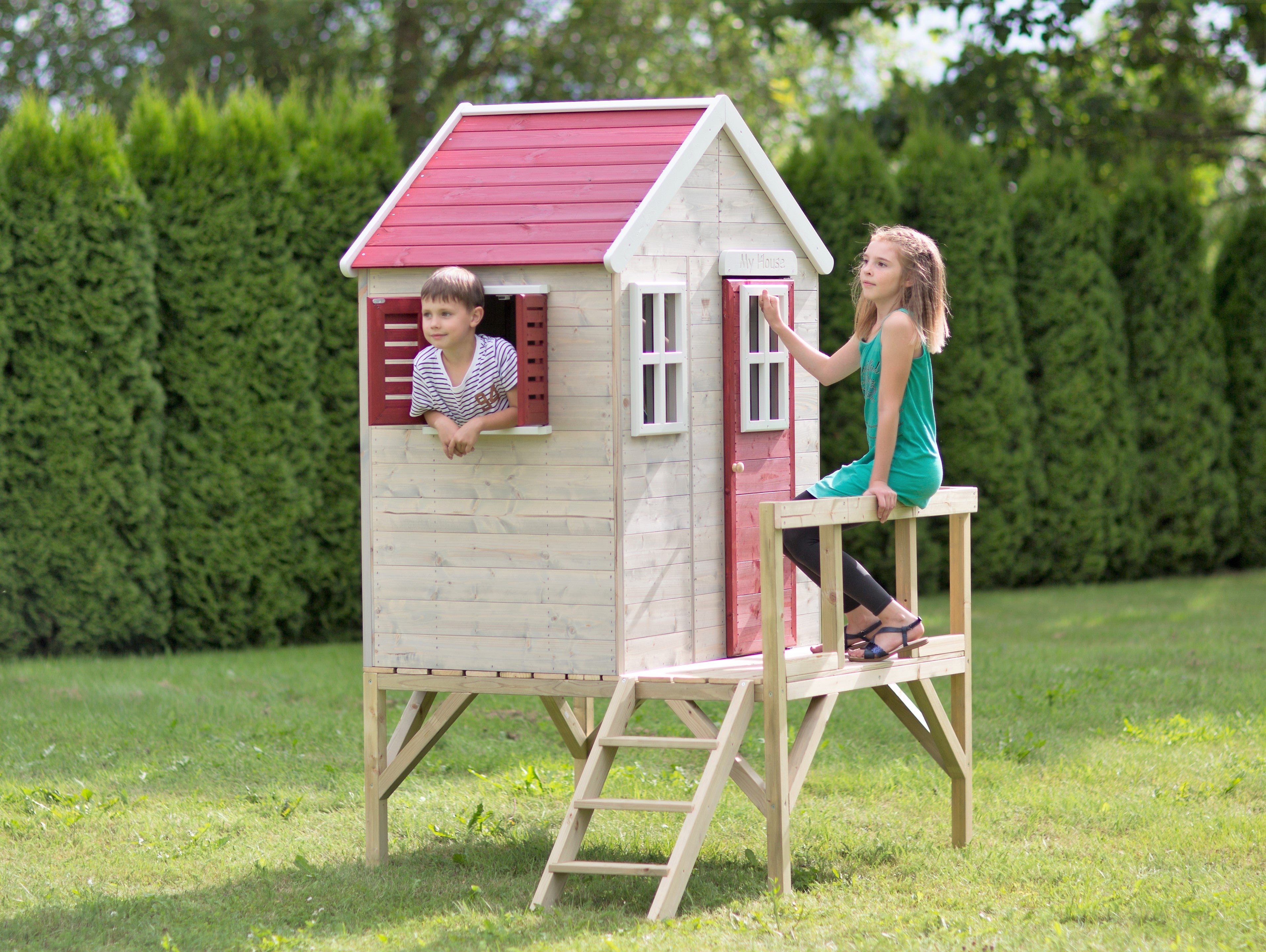 M25R Playhouse with Platform My Cottage Red